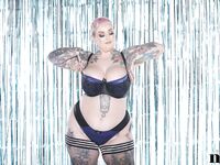 Galda Lou - Nothing But Curves