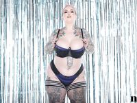 Galda Lou - Nothing But Curves