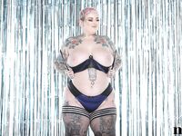 Galda Lou - Nothing But Curves