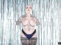 Galda Lou - Nothing But Curves