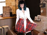 Lisha Blackhurst - Nothing But Curves