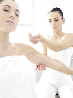 Lexi Dona, Sabrisse - Massage Rooms