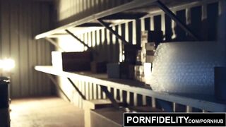 Pornfidelity - Punk Slut Sydnee Vicious Sex Doll Delivery Creampie