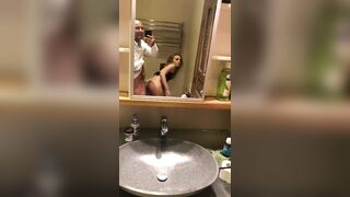 Dans Les Wc, Je Le Suce Et Il M'encule. Trop Bon!