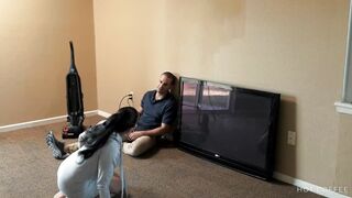 Mark Stones Le Pone El Cable A Jolla Mientras Su Marido Está Fuera Del País