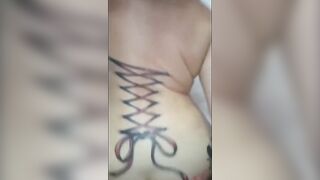 Une Chienne Qui Aime Les Insultes En Se Faisant Enculer