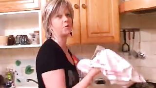 Mere De Famille Defoncee Par Tous Les Trous Comme Une Chienne !!