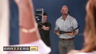Milf News Anchors Alexis Fawx And Luna Star Fuck The Paige - Brazzers