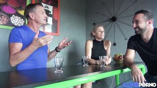 Sabrina Squirt, Baise Et Jouit Devant Son Mari [full Video]