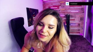 Meekbee 25-Jun-21 Webcam Show