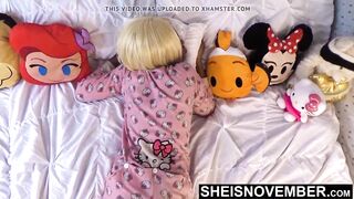 Mom Don't Know What Stepdad Does With His Cock While I Sleep