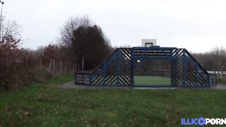 Tout En Souplesse, La Sportive Kimberly Nous Offre Son Cul [full Video]