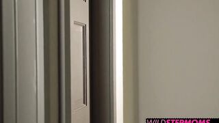 Farrah Gives Him A Handjob In Front Of His Stepmom Janet