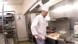 La Serveuse Beurette Baise Avec Le Chef Dans Son Resto !!! French Amateur
