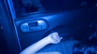 Primo Dogging Della Fidanzata Palpata E Sborrata Da Guardoni Nel Parcheggio