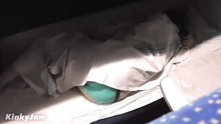 Girl Masturbating And Cums On The Train!