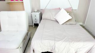 Vanneuribe (07/23/2021) naked chat