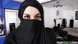 Sexy Arabic Refugee Takes Off Hijab And Sucks Dick While Husbands Away Pov