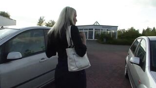 Deutsche Blondine Geil Am Autohaus Mit Outdoor Fick Und Ns
