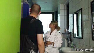 Tochter Bekommt Ihren Ersten Fick Vom Handwerker