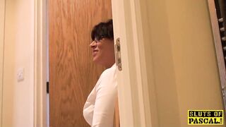 Bdsm Brit Amber Squirts Before Facial Domination