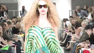 Xxl Fashion-boobs! To Big For He Catwalk?