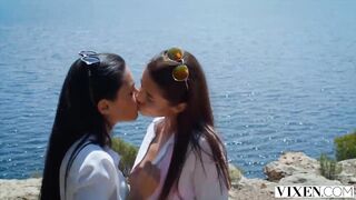 Vixen Vacations Are The Perfect Time For Unexpected Threesom