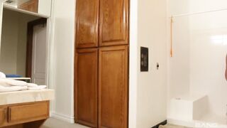 Stepdaughter Fuck Dad In The Shower