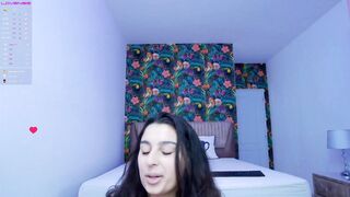 Valleriejonnes nude cam - (08-11-2021)