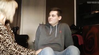 Reife Hure Entjungfert Den Sohn Ihrer Nachberin