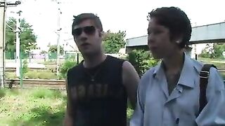 Gang Bang D'une Petite Salope Anale