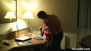 Opa Zeigt Der Kleinen Enkelin Wie Richtig Gefickt Wird