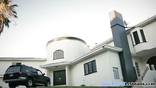 Queening Dyke Gushing During Oral