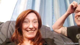 Paar Wird Bei Ihrem Ersten Dreier Mit Teeny Gefilmt