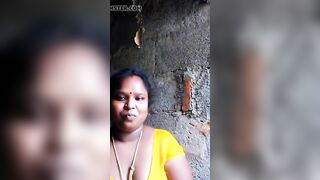 South Indian Tamil Girl Shows Boob Selfie For Bf