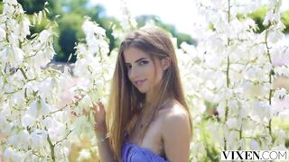 Vixen Sporty Emelie Wants Alone Time With Her Instructor