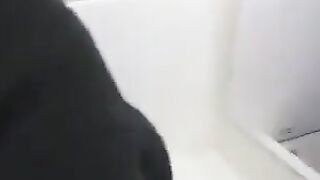 Dans Les Toilettes De L Avion