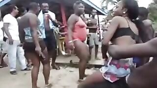 Une Petite Salope Qui Aime La Bite