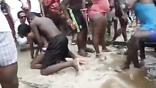 Une Petite Salope Qui Aime La Bite