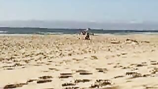 Voyeurs Sur La Plage