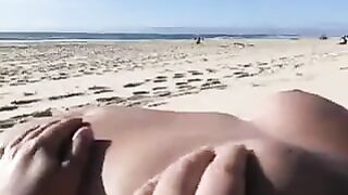 Voyeurs Sur La Plage