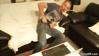 Milf Erwischt Ihren Schwager Beim Wichsen Und Hilft Mit Fick