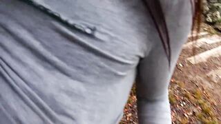 Chupándole La Polla En Un Parque Público