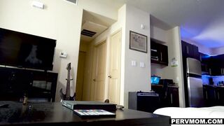 Jennifer White Is A Pervy Mom!