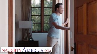 Naughty America - Kendra Spade Flirts And Fucks Her Neighbor
