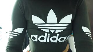 Colombiana Culona Con El Short Metido