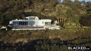 Babe With Perfect Ass Cheats On Hubby During Vacation