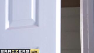 Brazzers - Ebony Teen Teanna Trump Doesnt Mind The Color As Long As Its