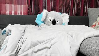 _luckycharms posing on cam (10/12/2021)