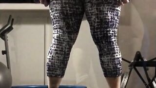 Big Booty Mom In Yoga Pants Cheats With Personal Trainer